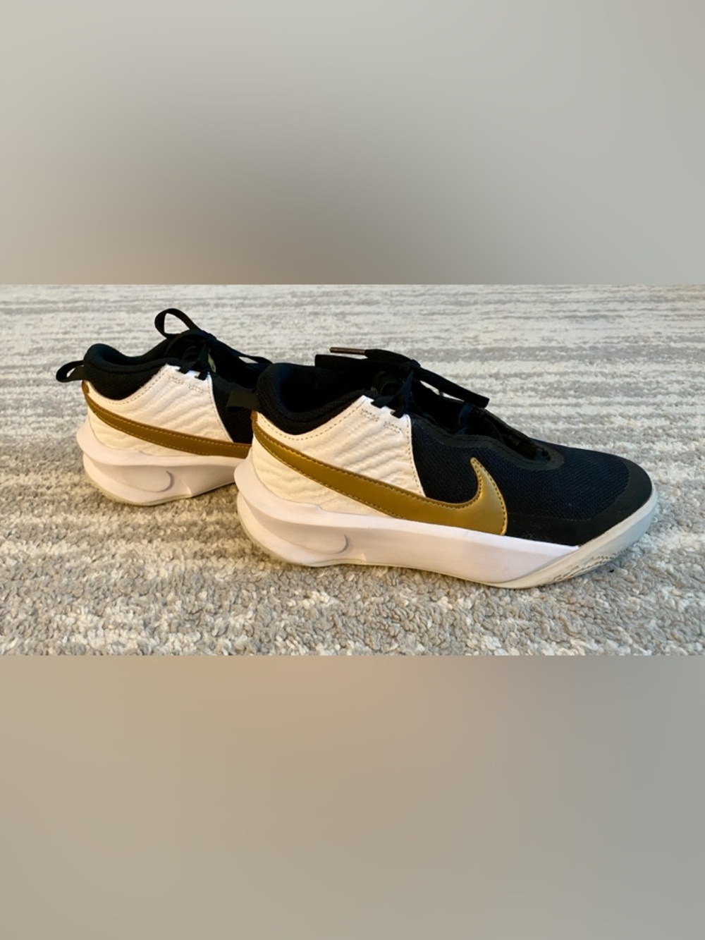 Kids Nike basketball sneakers Hustle DX Su21, size 3 1/2